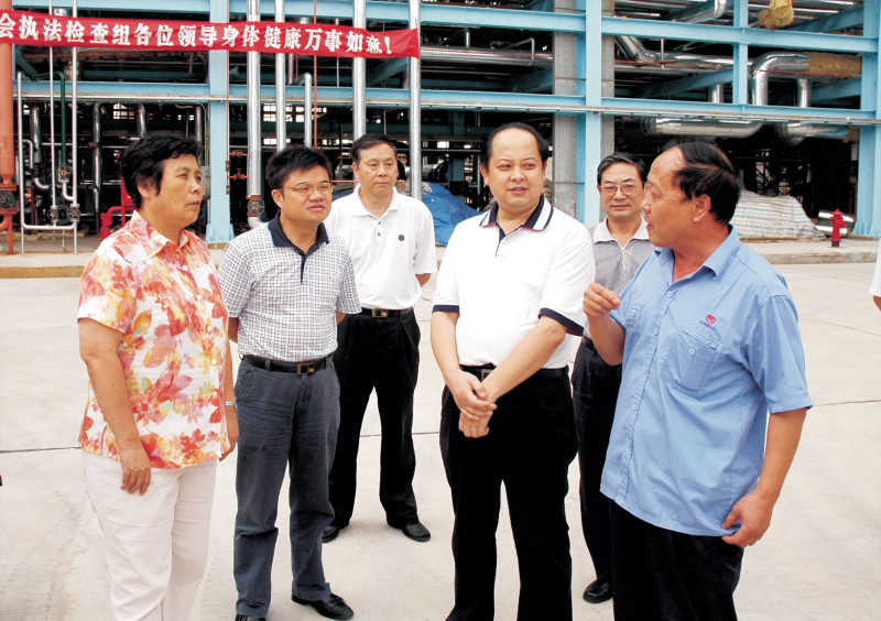 2008年9月10日，湖北省人大常委副主任蔣大國來公司，對(duì)公司《勞動(dòng)合同法》實(shí)施情況進(jìn)行檢查